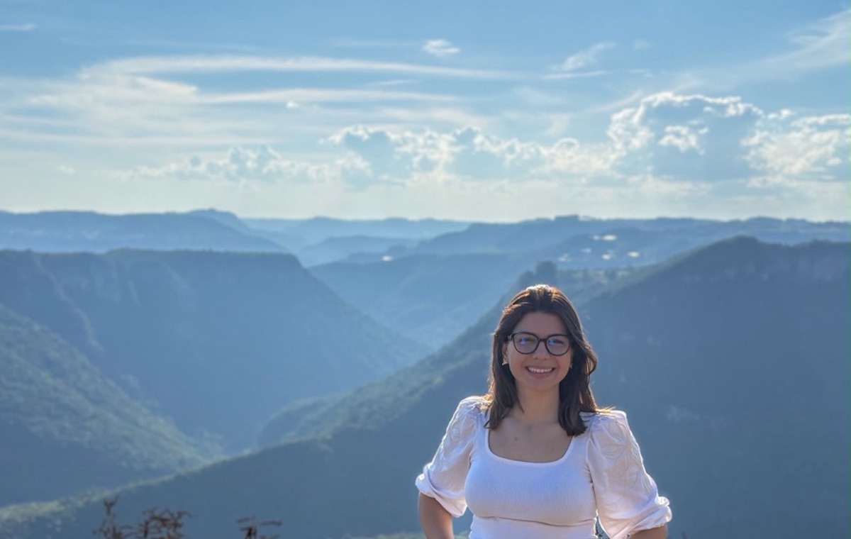 Vanessa em paisagem